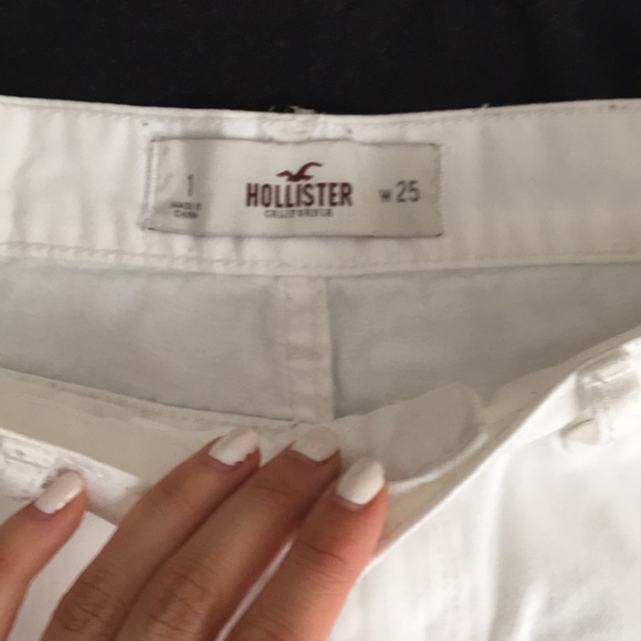 Hollister size 1 (w25) white jean shorts - Picture 2 of 2
